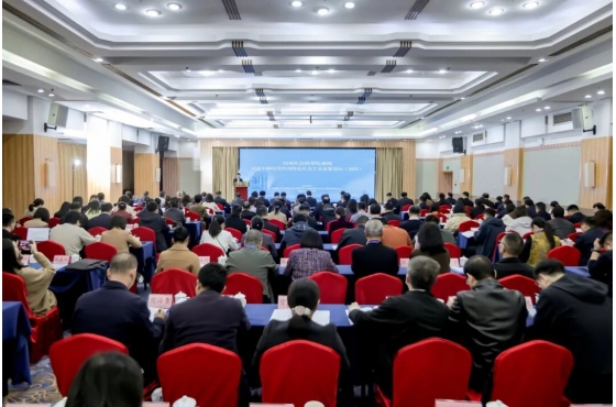 11月29日，由中国社会科学院习近平新时代中国特色社会主义思想研究中心和福建社会科学院共同主办的全国社会科学院系统习近平新时代中国特色社会主义思想论坛（2025）在福州召开。本次论坛的主题是“以战略规划引领高质量发展”，来自中国社会科学院，各省、市、自治区社会科学院，部分副省级城市、省会城市社会科学院等单位的领导嘉宾和专家学者约180人参加会议。中国社会科学院党组成员、当代中国研究所所长、中国社会